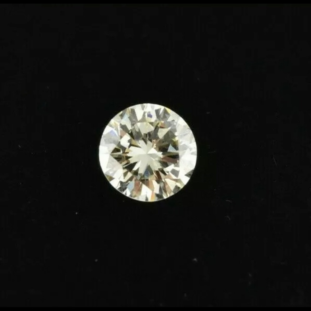 2.81 CT Round Diamond O VVS2